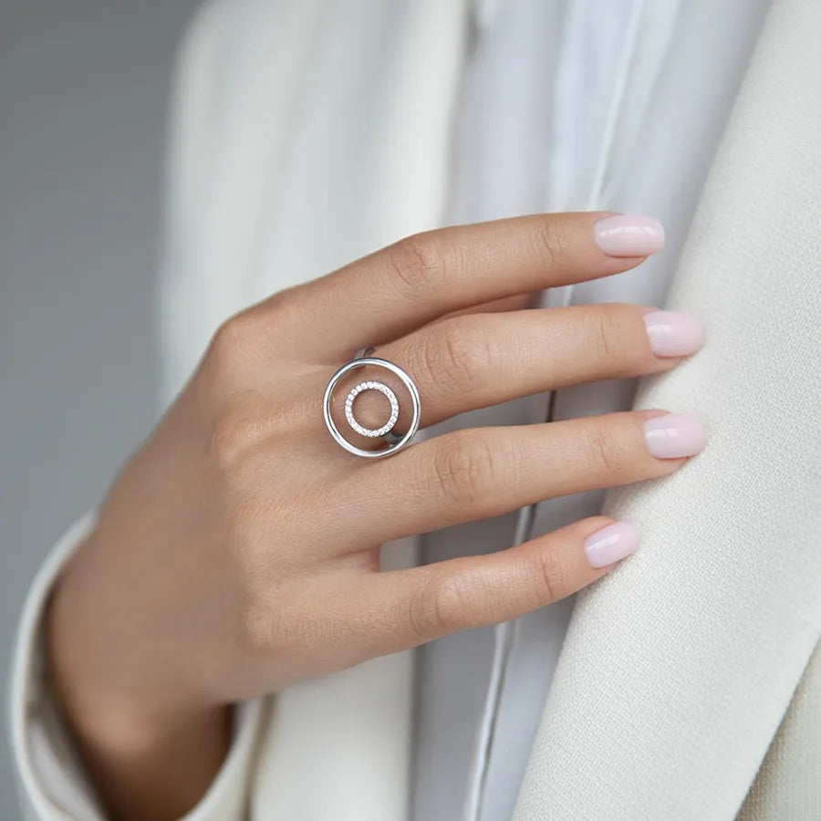 Close-up of the Avelis Geometric Ring architectural silver design