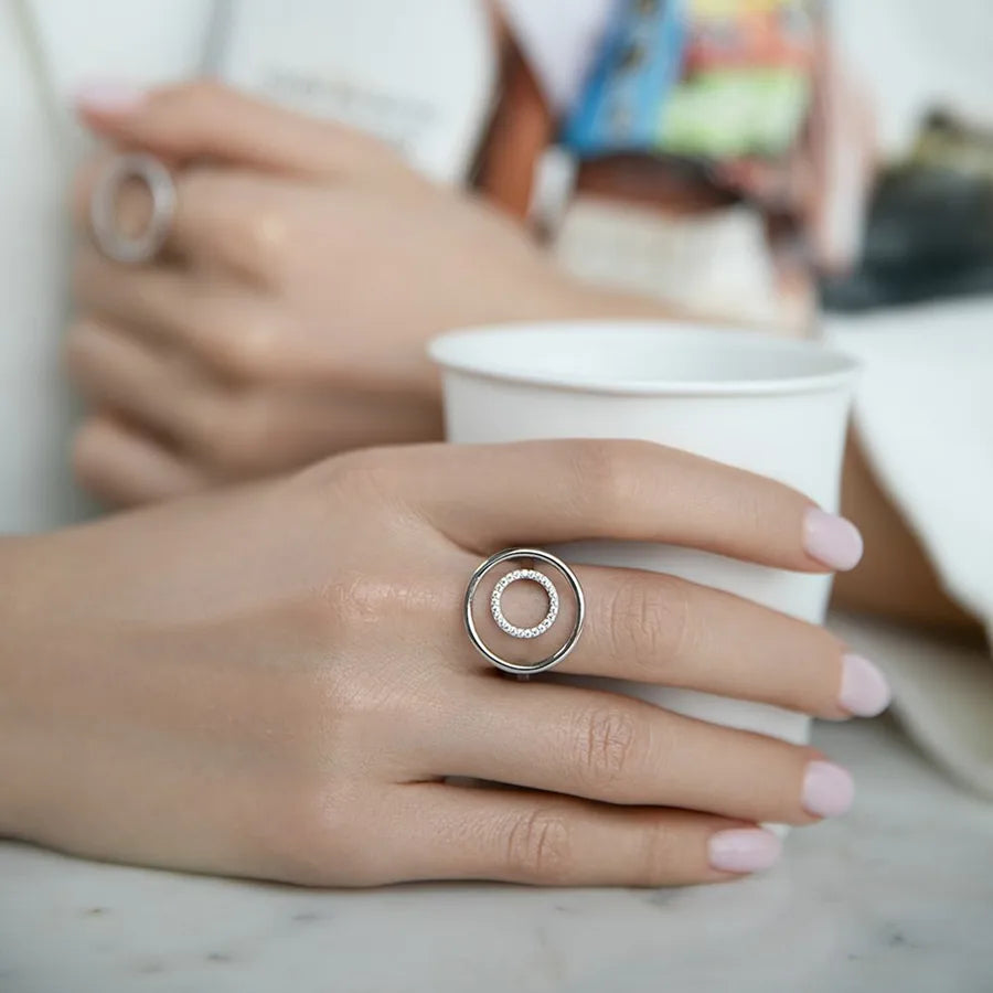 Alternate angle of the Maison Bragga Avelis Geometric Ring