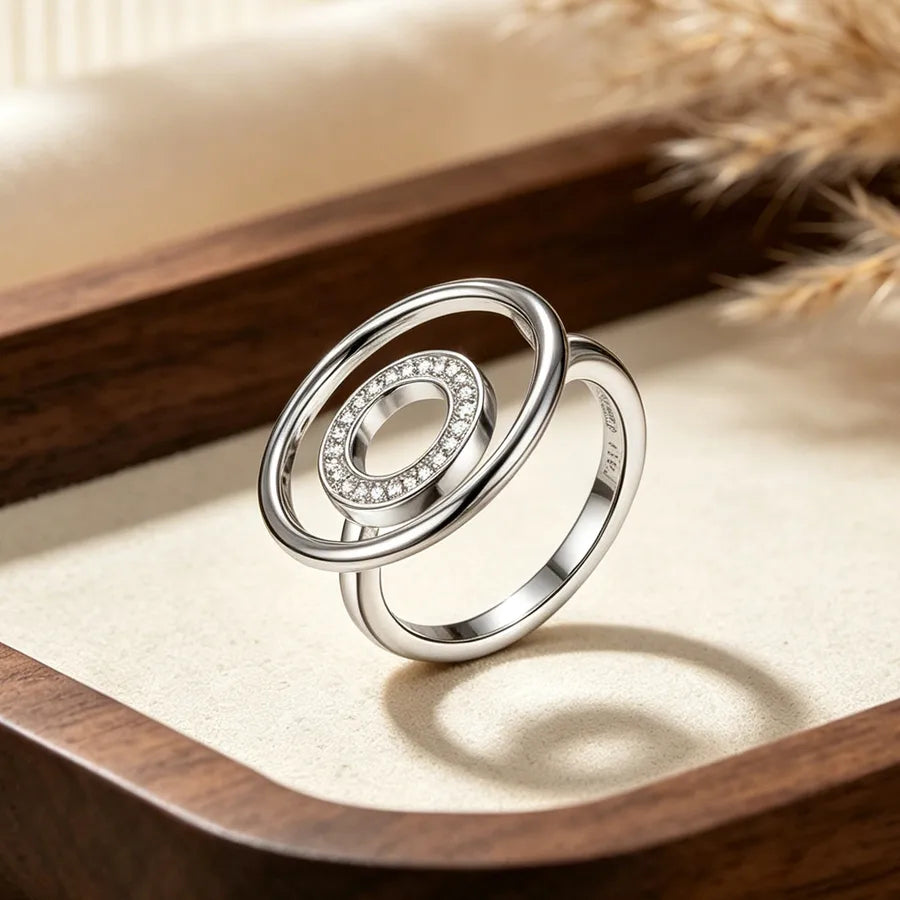 Avelis Geometric Ring edge-detail profile with sculptural zircon setting
